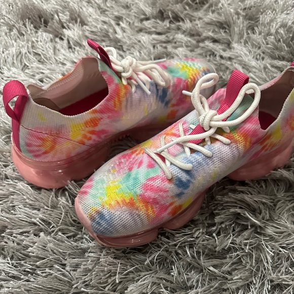 Sneakers - Picture 8 of 10